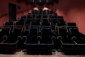 Als mitglied bekommst du jeden tag rabatt auf deinen ticketpreis, ebenso wie zwei begleitpersonen. Hollywood Megaplex