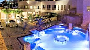 This beautiful resort with its canarian and colonial style architecture is situated frontline to the beach of playa del duque in costa. Exklusive Vortreile Rabatt Im Bahia Del Duque Teneriffe Reisetopia