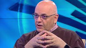 Un tânăr patronul al unei firme de transport internaţional a dat o mică petrecere în beciul unui bloc, la întoarcerea din străinătate. Raed Arafat Sunt Atacuri Continue La Adresa Mea