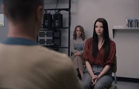 Sarah paulson was born on december 17, 1974 in tampa, florida, to catharine gordon (dolcater) and douglas lyle paulson ii. Bild Zu Anya Taylor Joy Glass Bild Anya Taylor Joy Sarah Paulson Filmstarts De