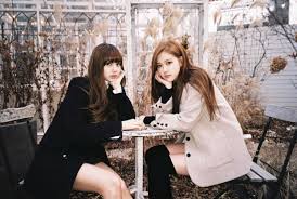 #blackpink #lisa #rose #jisoo #jennie #aesthetic #beulping #lalisa #kimjisoo #jenniekim #parkchaeyoung #jensoo #chaelisa #softbot. Blackpink Lisa Dan Rose Dipastikan Akan Luncurkan Proyek Solo Uss Feed