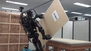 いよいよホントにロボットが重労働を人間の代わりにやってくれそう 釘打機で壁を作る ヒューマノイドロボット 産業 ロボット ロボット