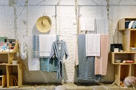  yapss admin mohon maaf jika ada kesalahan dalam penulisan atau penguploadan, jika ada kesalahan mohon dibenarkan dengan berkomentar di bawah postingan tersebut, berikan saran yang sifatnya membimbing agar. Tertarik Dengan Dunia Fashion 5 Jurusan Kuliah Ini Bisa Jadi Pilihanmu