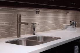 glass tile backsplash kitchen