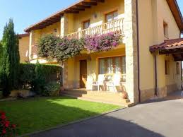 Asturias en un lugar perfecto para ir de vacaciones y alojarte en casas baratas. Casas Rurales En Llanes Asturias Ruralia