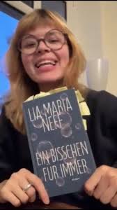 Diesen Sonntag (14.09) liest Lia Maria Neff in Zürich aus "Ein bisschen für  immer" 🎻 Moderiert wird die Lesung von Seraina Walser 🎶, Melde dich jetzt  über unsere Website sofalesungen.ch an 💖, ...