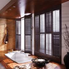 Fenster Lamellen In Edler Holzoptik Als Sichtschutz Fur Das Badezimmer Badezimmer Ohne Fenster Fenster Lamellen Sonnenschutz Fenster Innen