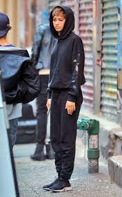 Entdecke rezepte, einrichtungsideen, stilinterpretationen und andere ideen zum ausprobieren. Tomboy Outfits Black Girls Tomboyish Outfit Tomboy Style Casual Wear Photo Shoot Tom Holland