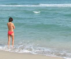 Newspaper editor arthur sherwood is on a hunting trip when he accidentally stumbles upon a nudist camp in the woods. Nude Lifestyle Foto Bild Fashion Lifestyle Streetculture Etc Menschen Bilder Auf Fotocommunity