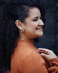 Hola! ✨️ Soy Stephanie, soprano costarricense y profesora de canto. Les  invito a seguir mis redes sociales de IG y FB como Stephanie Toruño