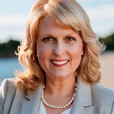 Carolyn Shaw's Instagram, Twitter & Facebook