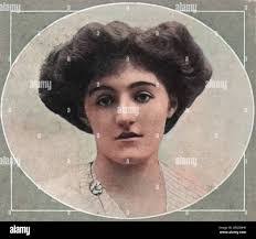 Katherine Horner's Instagram, Twitter & Facebook