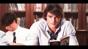 Il est connu pour son rôle de noah flynn dans the kissing booth 1 et de nathaniel « nate » jacobs dans la série hbo à succès euphoria Noah Flynn The Kissing Booth Kissing Booth Romantic Movies Cute Actors