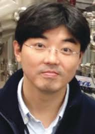 Reducing Detrimental Defects for High‐Performance Metal Halide Perovskite  Solar Cells