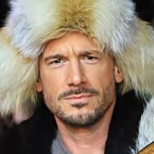 Guys, can you edit this picture in a funny way in photoshop ? The most  funny I'll pick as a winner in 24 hours 😛