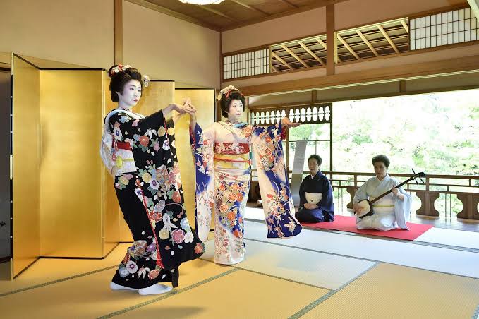 Experience Japan's geisha history with male geisha Hokan