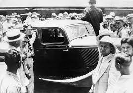 Interest in the bonnie and clyde death car waned by the late 1940s, but picked up again about 20 years later, when warner brothers released bonnie and clyde, starring warren beatty and faye dunaway. Bonnie And Clyde Death Car Controversy Takes Center Stage For Hemmings