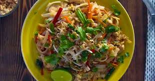 Le Meilleur Pad Thai Au Poulet Maison Cuisine Thailandaise Recette Asiatique Recette Thailandaise