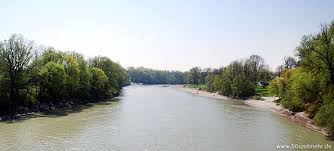 First, it goes through the wood fields forest northwards to the inn river and from there to the european reserve unterer inn: Inn Salzach Region Sehen
