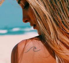Comme le tatouage étoile ou l'indémodable signe infini, le tattoo coeur est. 10 Idees De Tatouages Coeur A Tester D Urgence