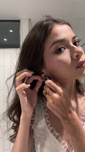 Anna Kerrigan's Instagram, Twitter & Facebook