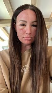 Sarah Knuth's Instagram, Twitter & Facebook