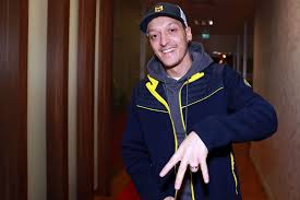 As mesut ozil was officially presented as a fenerbahce player on wednesday, the former arsenal playmaker revealed his ozil: Mesut Ozil S Fenerbahce Salary Revealed As Ex Arsenal Ace Takes 80 Per Cent Pay Cut Will Earn Less Than Cedric Soares