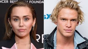 None of my roommates knew who that was but they were impressed with my vast and unimportant pop culture knowledge. Den Verkliga Anledningen Till Att Miley Cyrus Och Cody Simpson Delade Svenska News24viral
