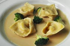 Si tratta di un primo piatto molto semplice da realizzare ricco dei sapori della zona, ma che può essere sottoposto ad. Ravioli Di Salsiccia Crema Di Ceci E Broccoli Il Gusto Di Andre