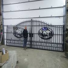 You've seen those great wooden gates at ranches with poles over the entrance. China Modern Entrance Decorative Swing Iron Main Gate Design China Iron Gate Main Gate