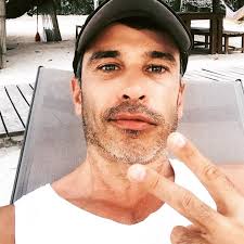 Lucho calvo (leguízamo) junto a su esposa, dos hijos y la suegra se dedican a 'disfrutar' una serie de actividades vacacionales: Martin Karpan