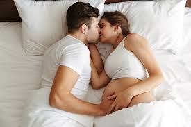 Beautiful pregnancy pictures with husband. Happy Pregnant Woman Lies In Bed With Her Husband Kissing Free Photo Nohat Free For Designer