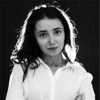 Elsa Collier's Instagram, Twitter & Facebook