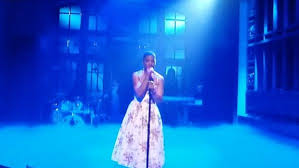 For his first number of the night, the artist took to the studio. Gjvriycsyaoakm