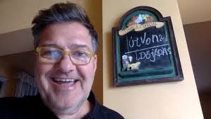 A barátom győzködött, meg tudnánk élni abból, hogy hülye vagyok. Hvg360 Hadhazi Laszlo Fizikaorajan Az Idojarast Is Figyelembe Kell Venni A Sebesseg Kiszamitasakor