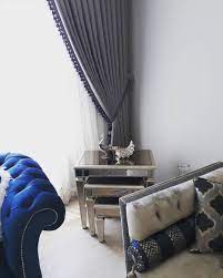 Lacivert koltuk takimina uygun fon perde 2020 arsivleri koltuk markalari. Luks Doku Ve Desenler Dekoru Goz Alicilastiran Detaylar Sik Ve Gosterisli Bir Ev Ev Gezmesi Dekor Kahve Masasi Mobilya Duzenleme