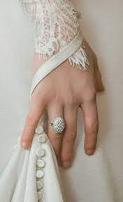 Bella S Wedding Ring In Twilight This Is Sooooo Pretty I Want This As A Wedding Ring Twilight Wedding Swan Wedding Bella Wedding