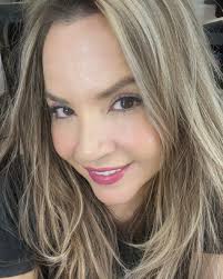 Recuerdos bellos... Aquí otra foto del año 1997 (cuando estaba promocionado  mi disco #ElAdios) gracias 🫂 familia mis corazones románticos 🩷 Me  encanta ver las fotos con mis fans compartan más... #BriseydaSolis