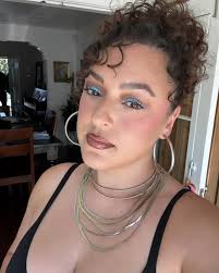 Not your average housewife 💋