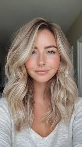 Lauren Ewald's Instagram, Twitter & Facebook