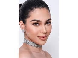 Chelsea Fernandez's Instagram, Twitter & Facebook