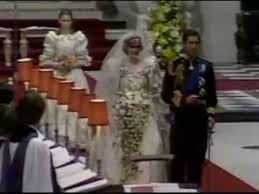 En su famosa entrevista con el programa panorama de la bbc en noviembre de 1995 él ya lloraba en la víspera de su boda con diana. Boda De Lady Diana De Gales El Momento Si Quiero Youtube