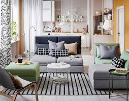 Mulai dari warna cat dinding sampai warna interior lainnya. 5 Trik Ampuh Untuk Dekorasi Ruang Tamu Berkonsep Open Plan