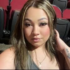 Isabella Carroll's Instagram, Twitter & Facebook