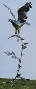 Casa Padrino Luxus Gartendeko Edelstahl Skulptur Adler Auf Ast Silber 100 X 92 X H 210 Cm Garten Dekoration Edelstahlsäulen glatt oder mit rissen, mit edelstahlkugeln oder einzigartige holzskulpturen, von hand so geschickt bearbeitet, dass jede skulptur ihre natürlichkeit behält, aber.