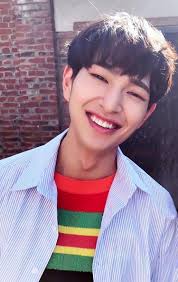 Onew was originally the one who was supposed to do the shinee's back whisper, but he claimed onew stopped them while crying. Pin By Katherine On Shinee S Onew Lee Jinki Shinee Onew Onew Shinee Shinee