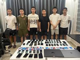 Hàng nghìn người vay tiền qua Techcombank, VPBank, VIB đứng ...