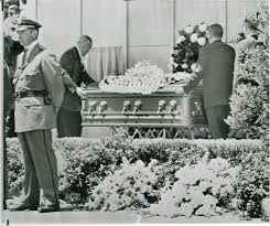 Marilyn Monroe S Funeral Marilyn Monroe Death Marilyn Monroe Marilyn Monroe Photos