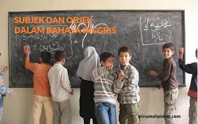 Kalimat yang baik minimal mengandung satu klausa, yaitu terdiri atas satu subjek (s) dan satu predika (p). Penjelasan Fungsi Subjek Dan Objek Dalam Bahasa Inggris Serta Contoh Kalimatnya Inirumahpintar Com