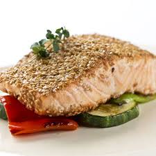 Cocinar el tofu con un exterior bien crujiente suma muchos puntos al placer de la degustación, y convencerá más a quienes todavía creen que disponer el panko en un plato hondo y mezclar con las semillas de sésamo, las semillas de amapola, el perejil, la cúrcuma y una pizca de sal y pimienta. Salmon Fresco Con Sesamo Y Verduras A La Plancha
